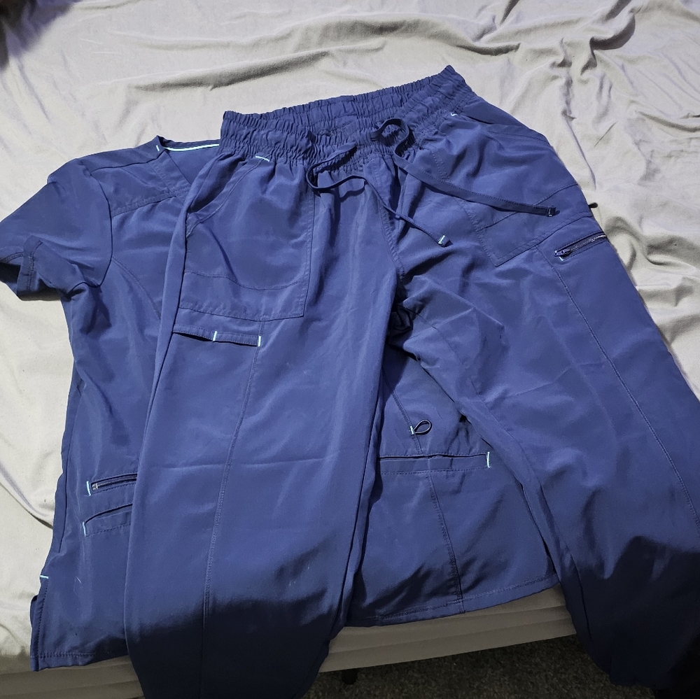ScrubStarr Scrub set small top medium buttons